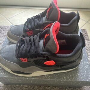 Nike  Grey and Infrared Air Jordan 4 Retro 2022 preowned size 11.5 in box